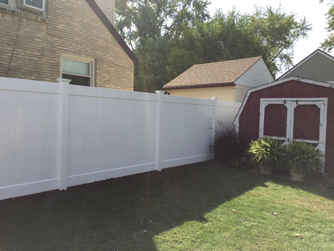 vinyl private fence in carmel indiana backyard, installed by an indianapolis fence company